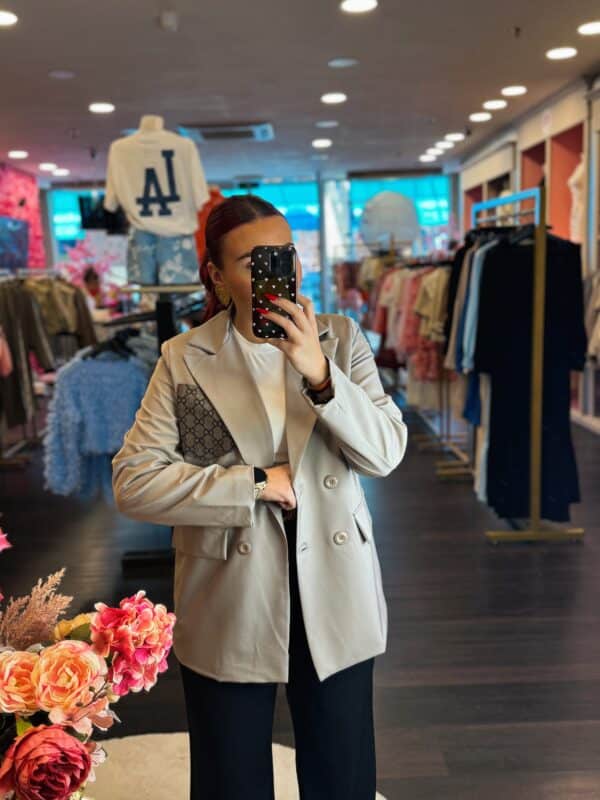 Facetune 11 04 2025 13 14 28
