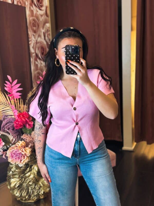 Facetune 27 04 2025 23 29 27