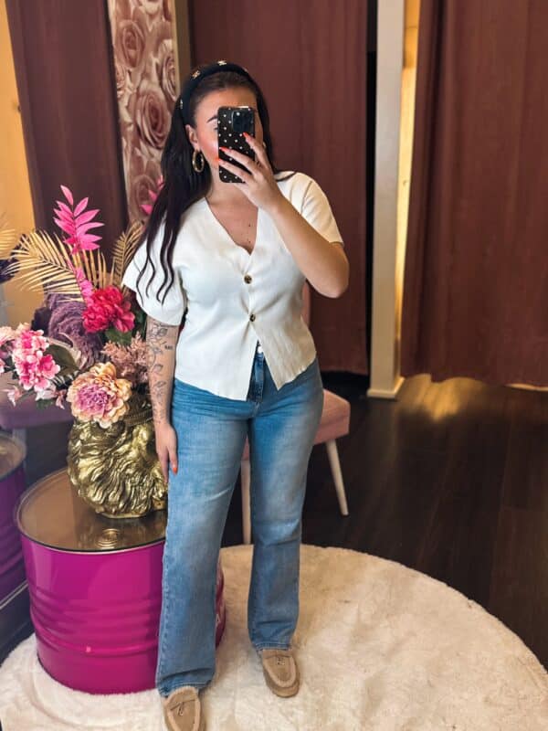 Facetune 27 04 2025 23 30 20