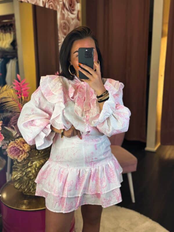 Facetune 06 05 2025 14 22 54