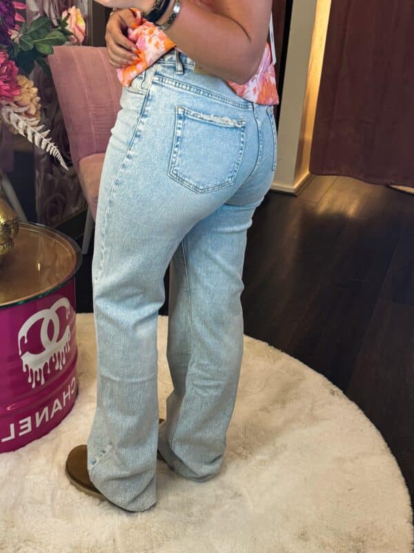 Facetune 06 05 2025 14 30 41
