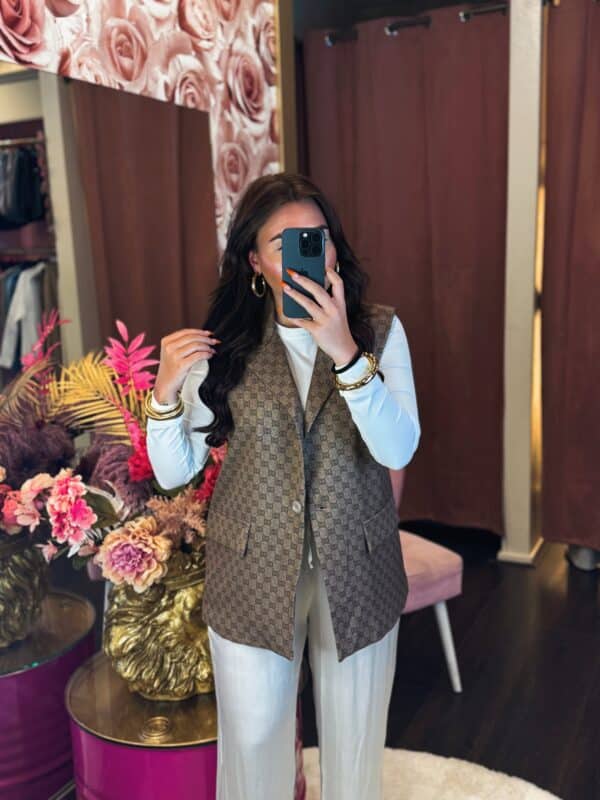 Facetune 09 05 2025 15 59 12