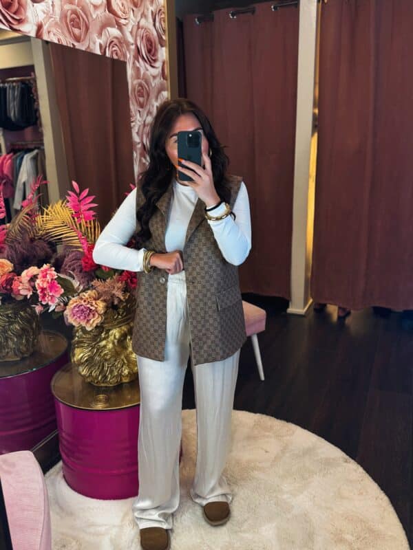 Facetune 09 05 2025 16 00 00
