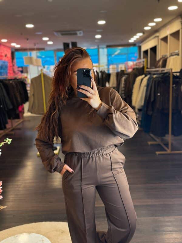 Facetune 16 10 2025 17 00 15