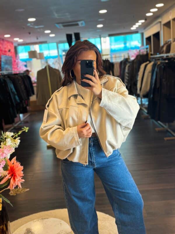 Facetune 16 10 2025 19 06 08