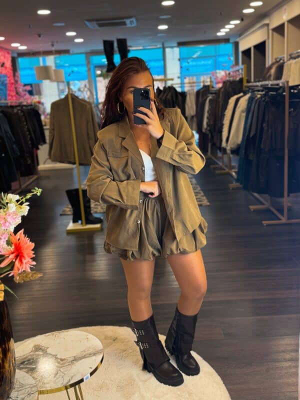 Facetune 16 10 2025 19 12 47