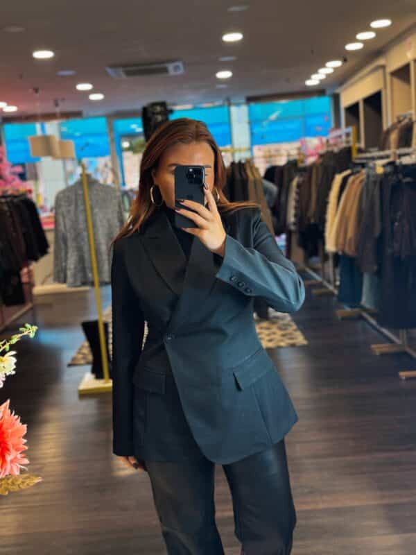 Facetune 22 10 2025 15 48 49
